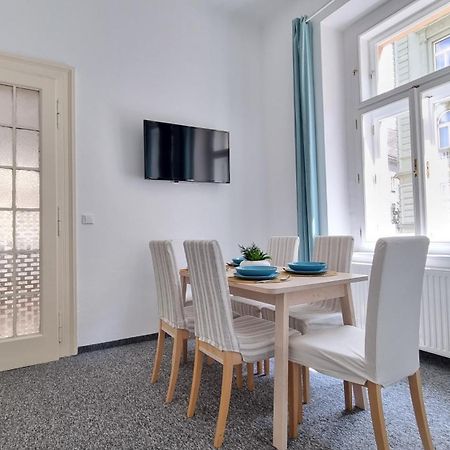 Finnem Rentals Tyrsova Прага Екстер'єр фото