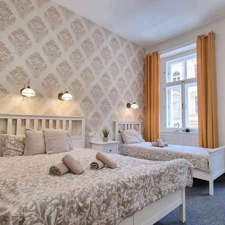 Finnem Rentals Tyrsova Прага Екстер'єр фото