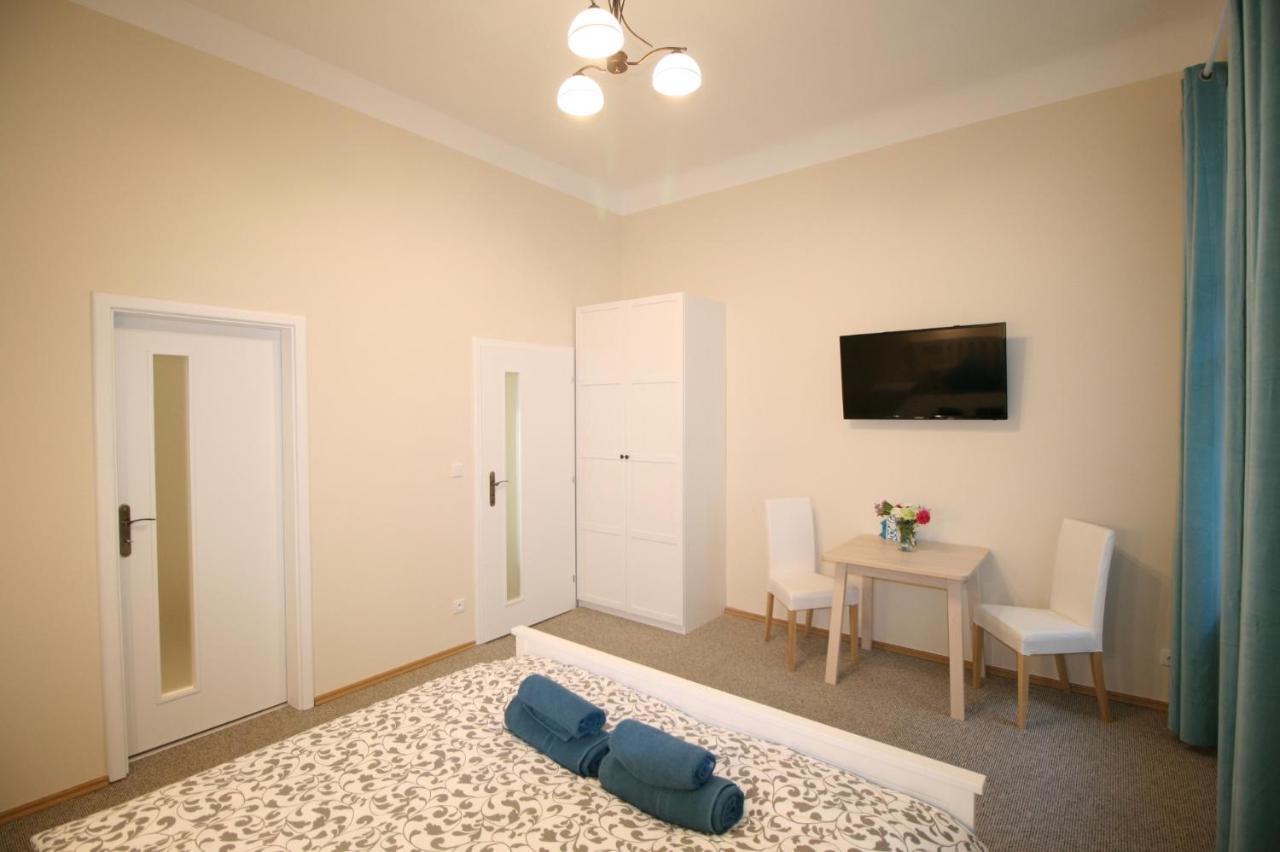 Finnem Rentals Tyrsova Прага Екстер'єр фото