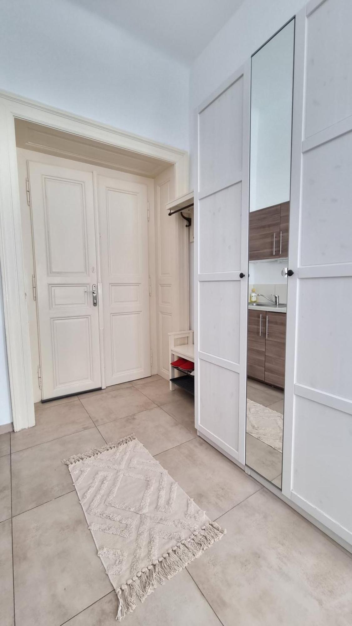 Finnem Rentals Tyrsova Прага Екстер'єр фото