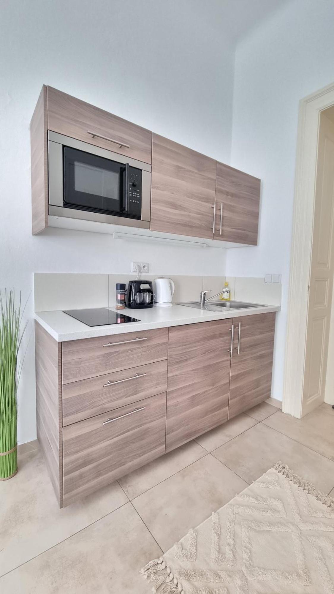 Finnem Rentals Tyrsova Прага Екстер'єр фото