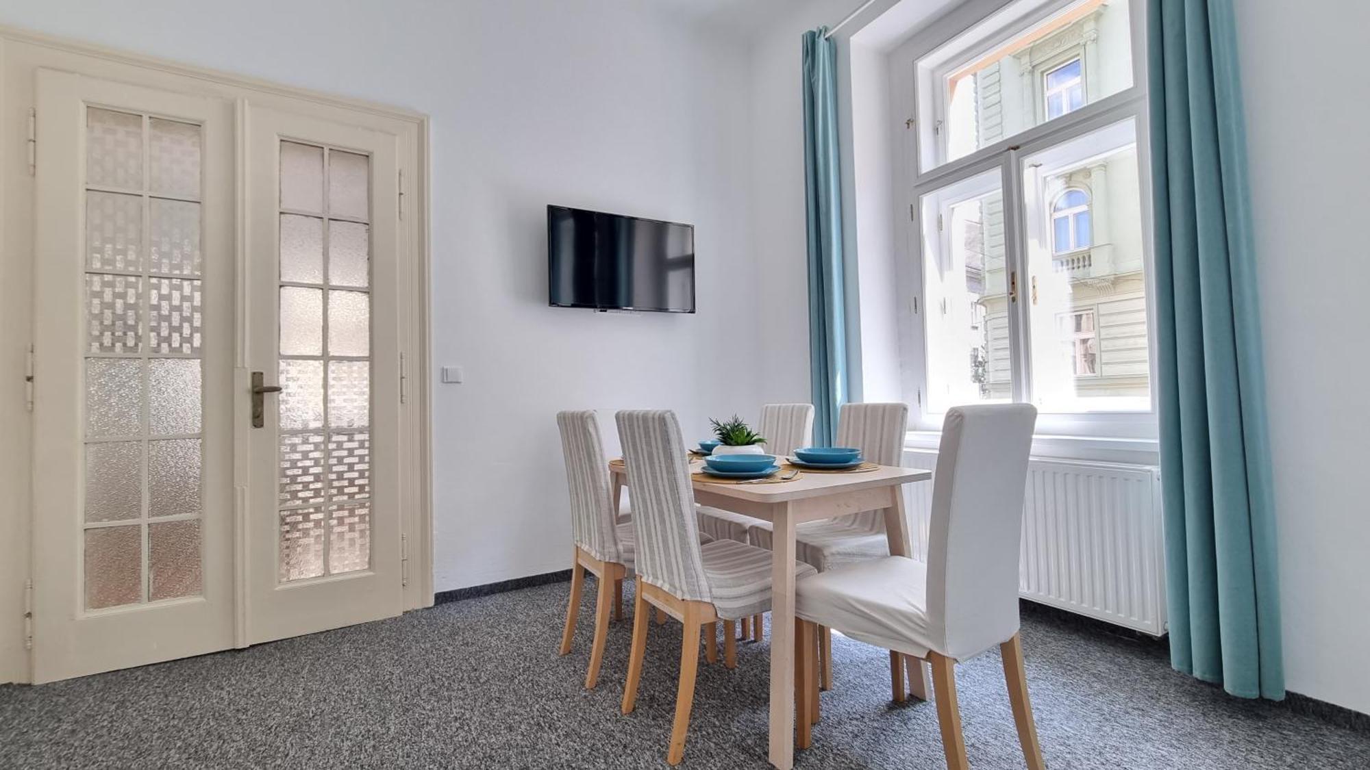 Finnem Rentals Tyrsova Прага Екстер'єр фото