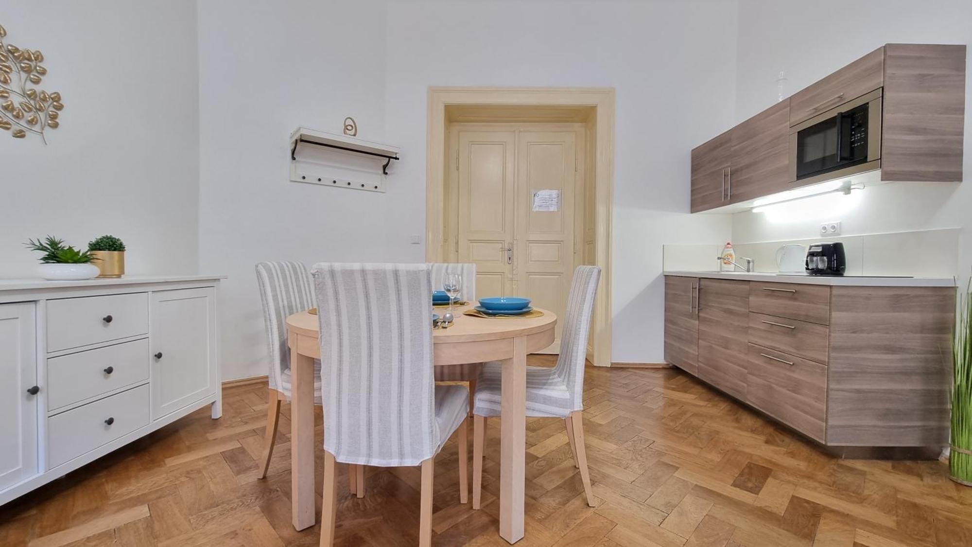 Finnem Rentals Tyrsova Прага Екстер'єр фото
